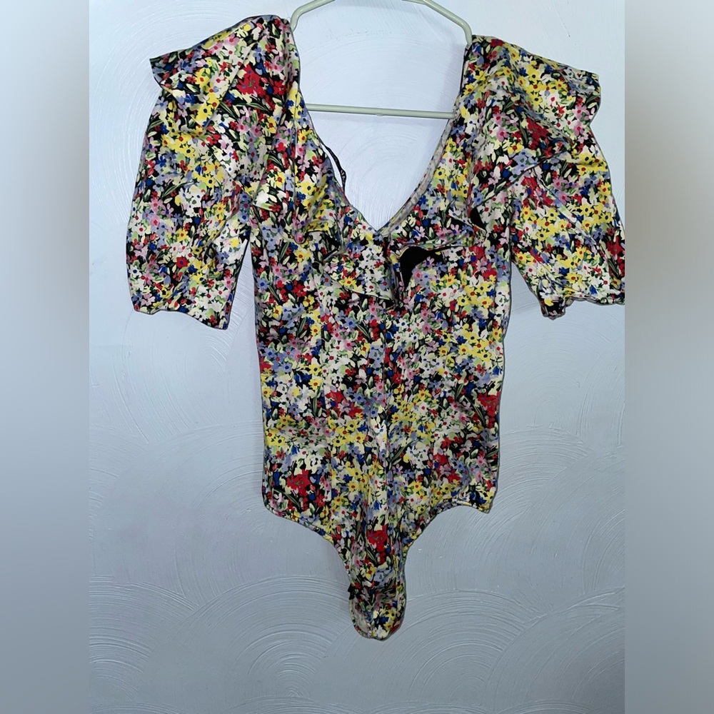 Women’s XS Zara Floral Ruffled Bodysuit - Picture 3 of 3